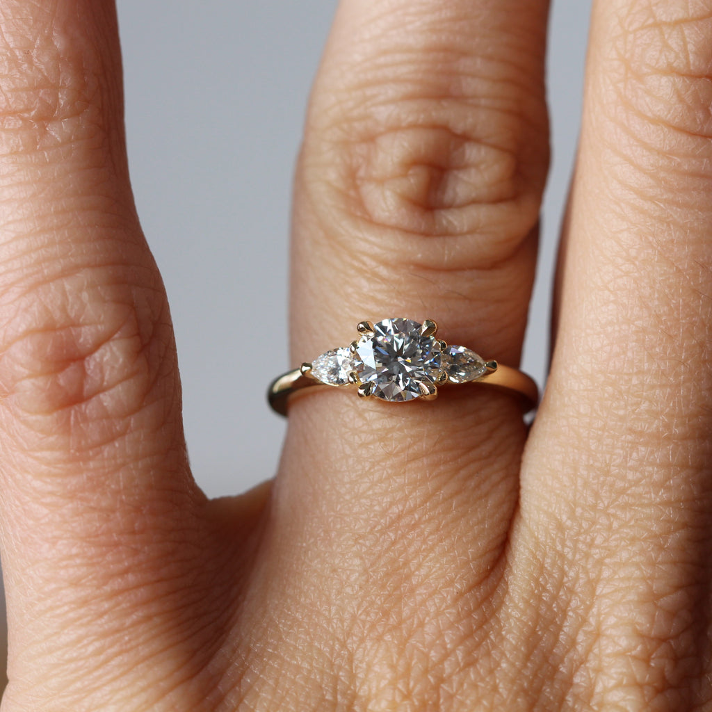 ROUND LAB DIAMOND / TRILOGY RING II