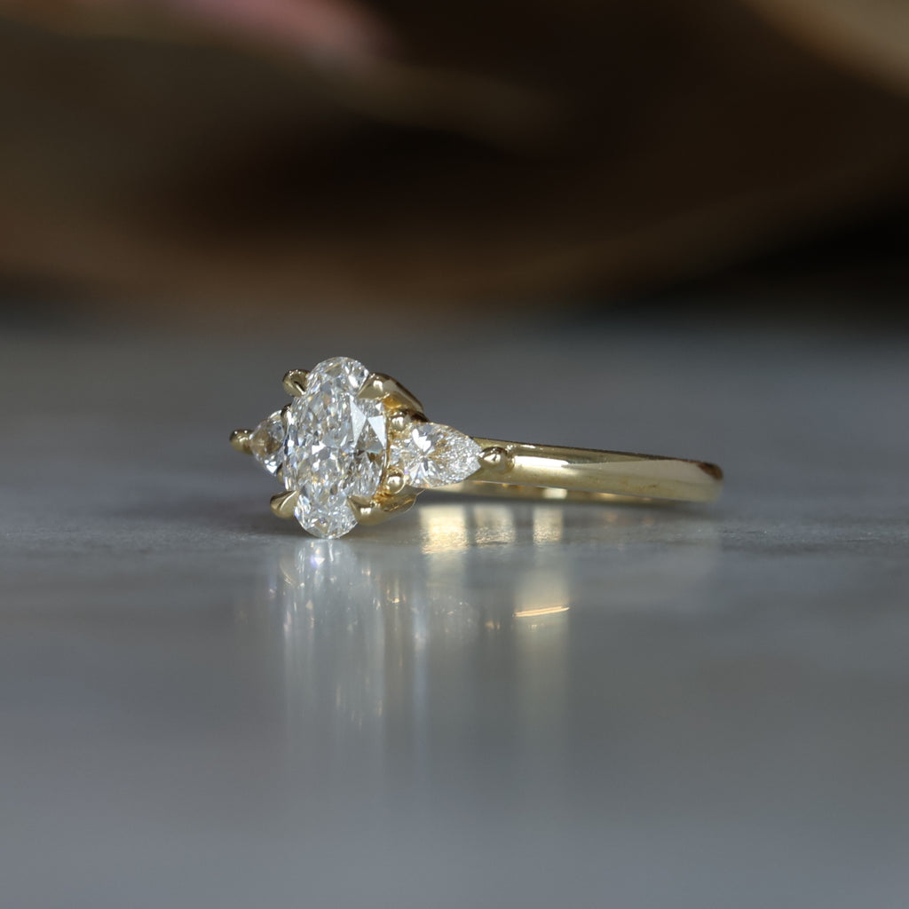 MAY TRILOGY / 0.72ct OVAL CUT LAB DIAMOND RING