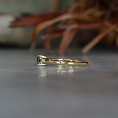 PICCOLO LUNAR TRILOGY / 0.63ct - ROUND AUSTRALIAN SAPPHIRE RING