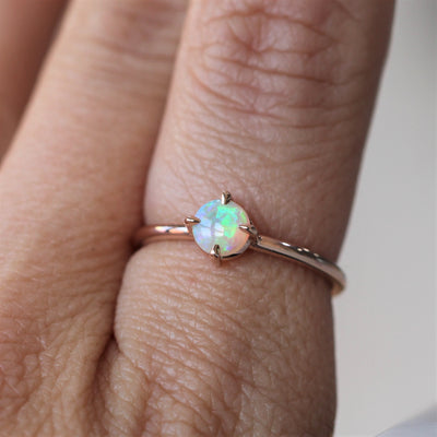 ROUND OPAL / COMPASS RING