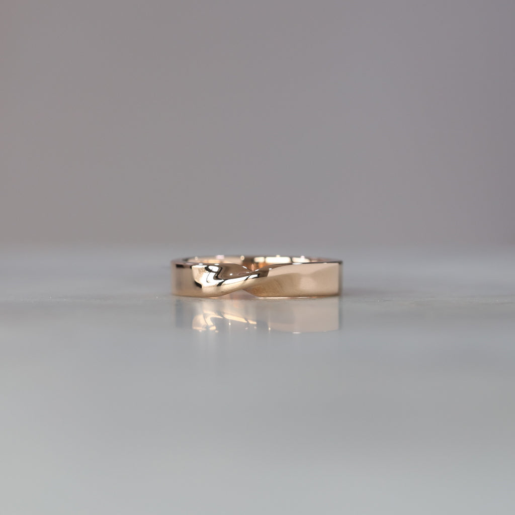 4MM MOBIUS TWIST / WEDDING BAND