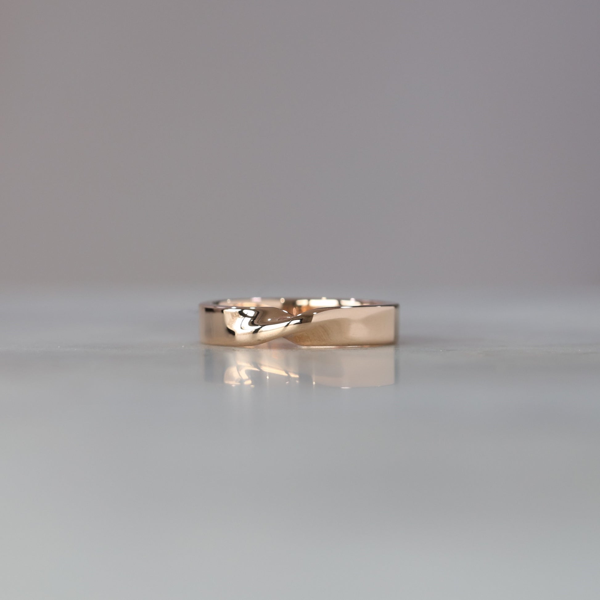 4MM MOBIUS TWIST / WEDDING BAND