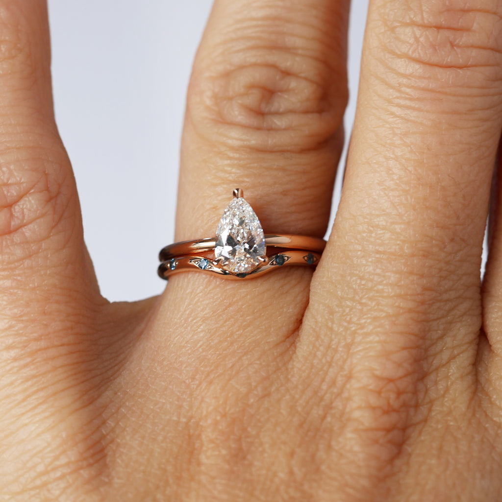 SAPPHIRE STARDUST / WEDDING BAND