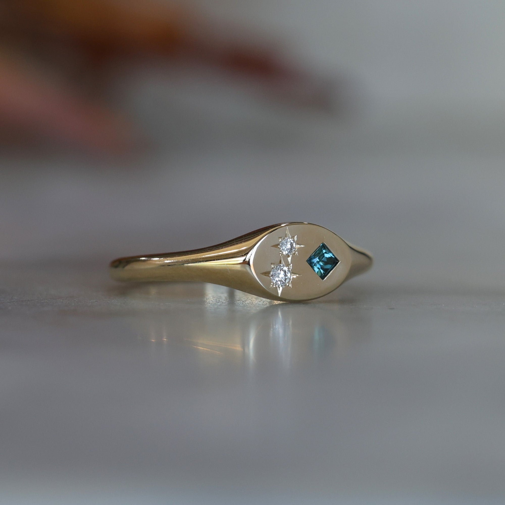Set Sapphire and Diamond Signet Ring front