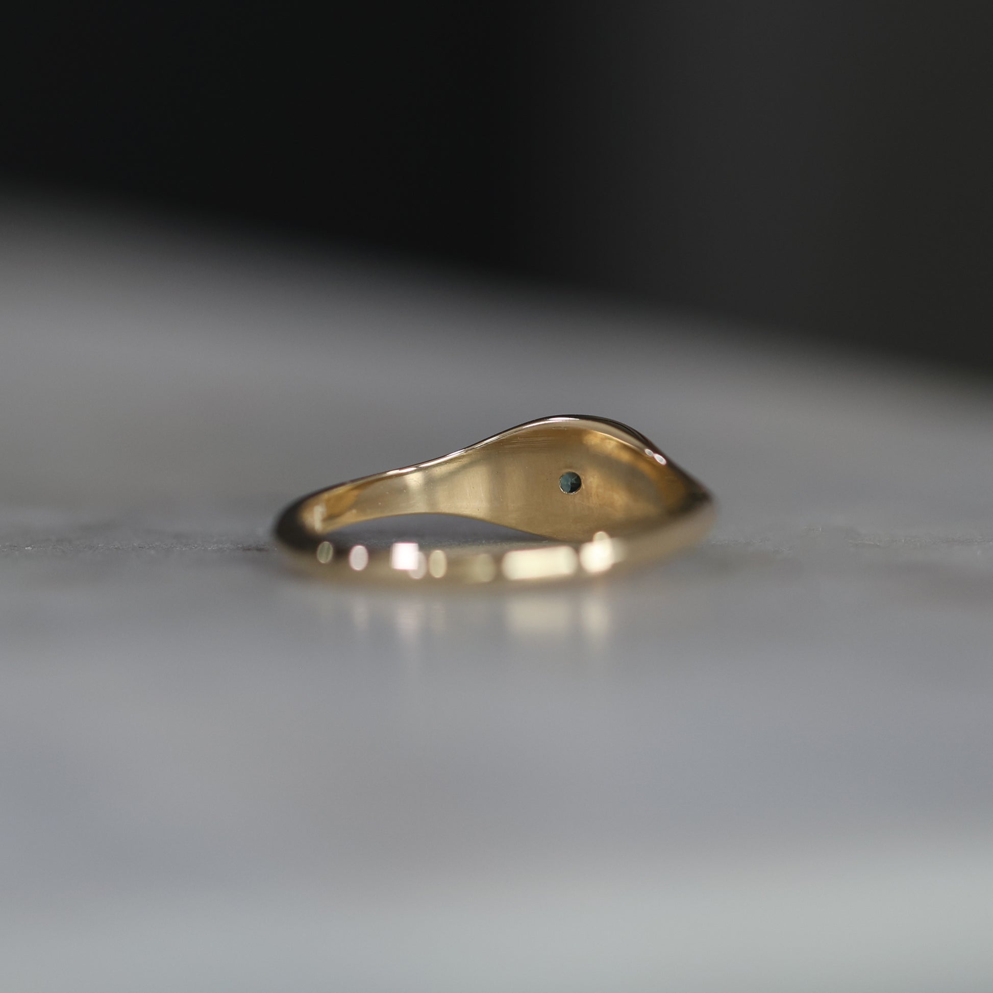 Star Set Pari Sapphire Signet Ring