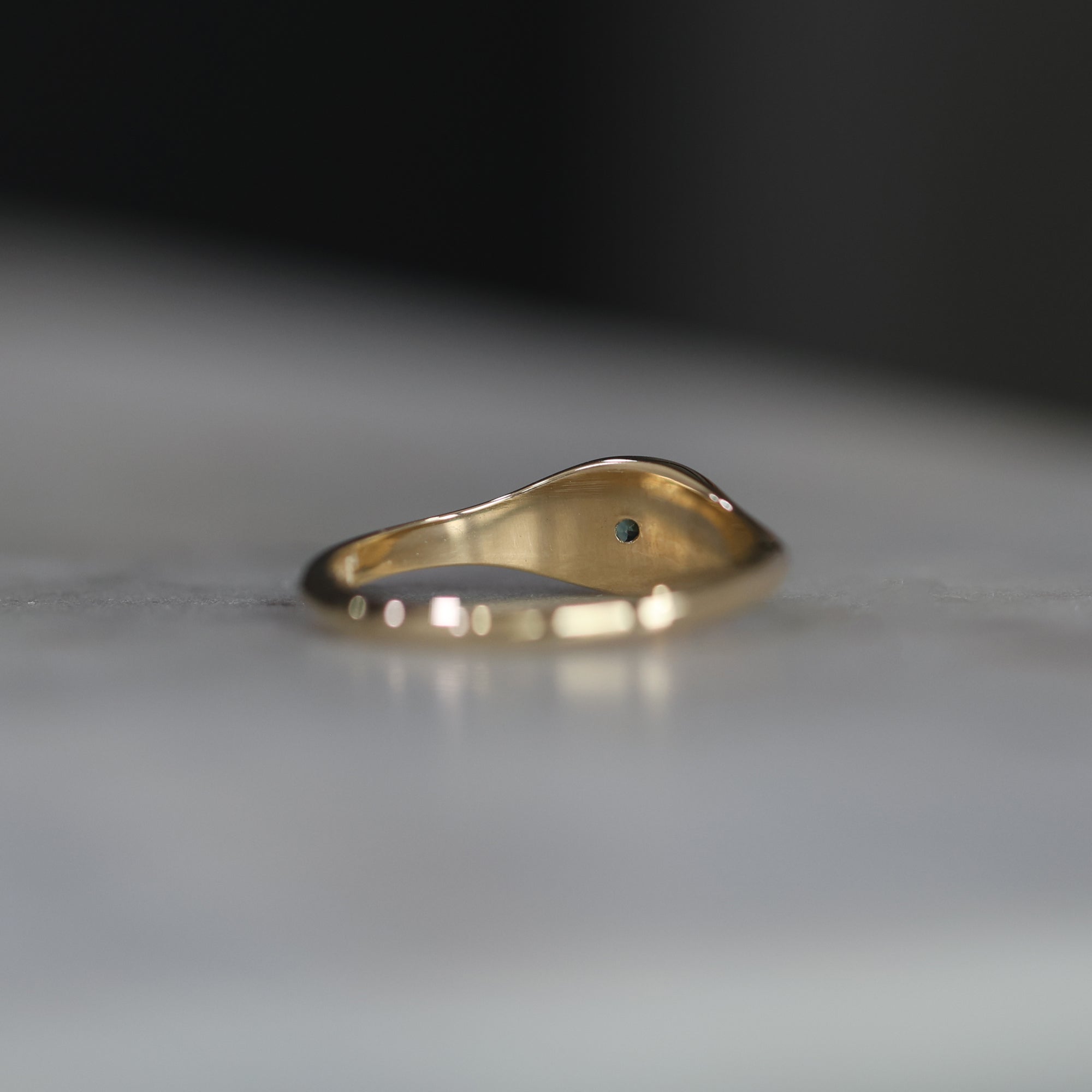 Star Set Pari Sapphire Signet Ring