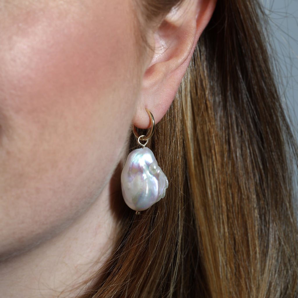 STATEMENT PEARL / HOOP EARRINGS