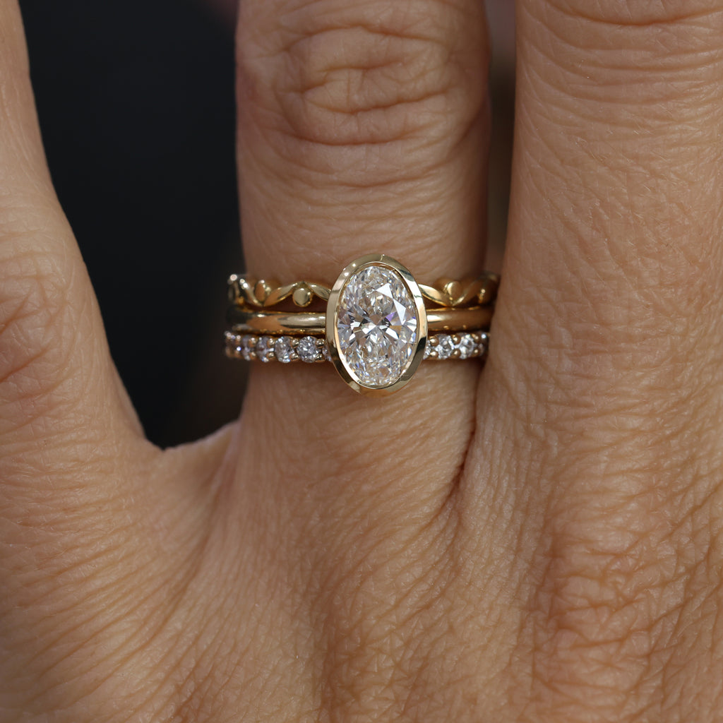 BRIDIE / 1.08ct OVAL DIAMOND BEZEL SOLITAIRE
