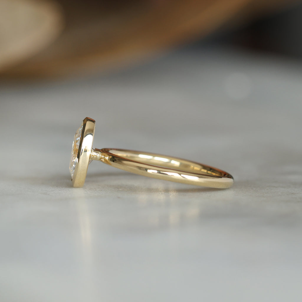 BRIDIE / 1.08ct OVAL DIAMOND BEZEL SOLITAIRE