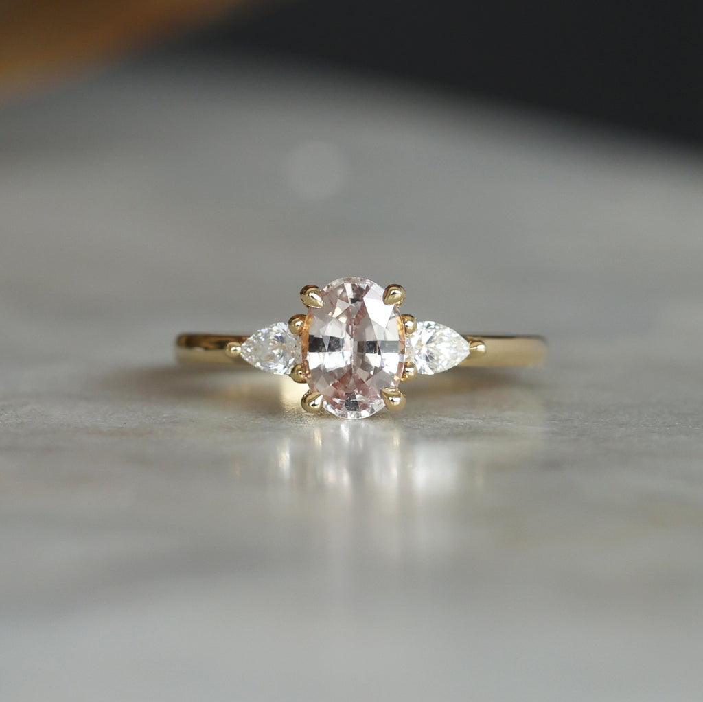 MAY TRILOGY / 1.26CT OVAL MADAGASCAN SAPPHIRE RING
