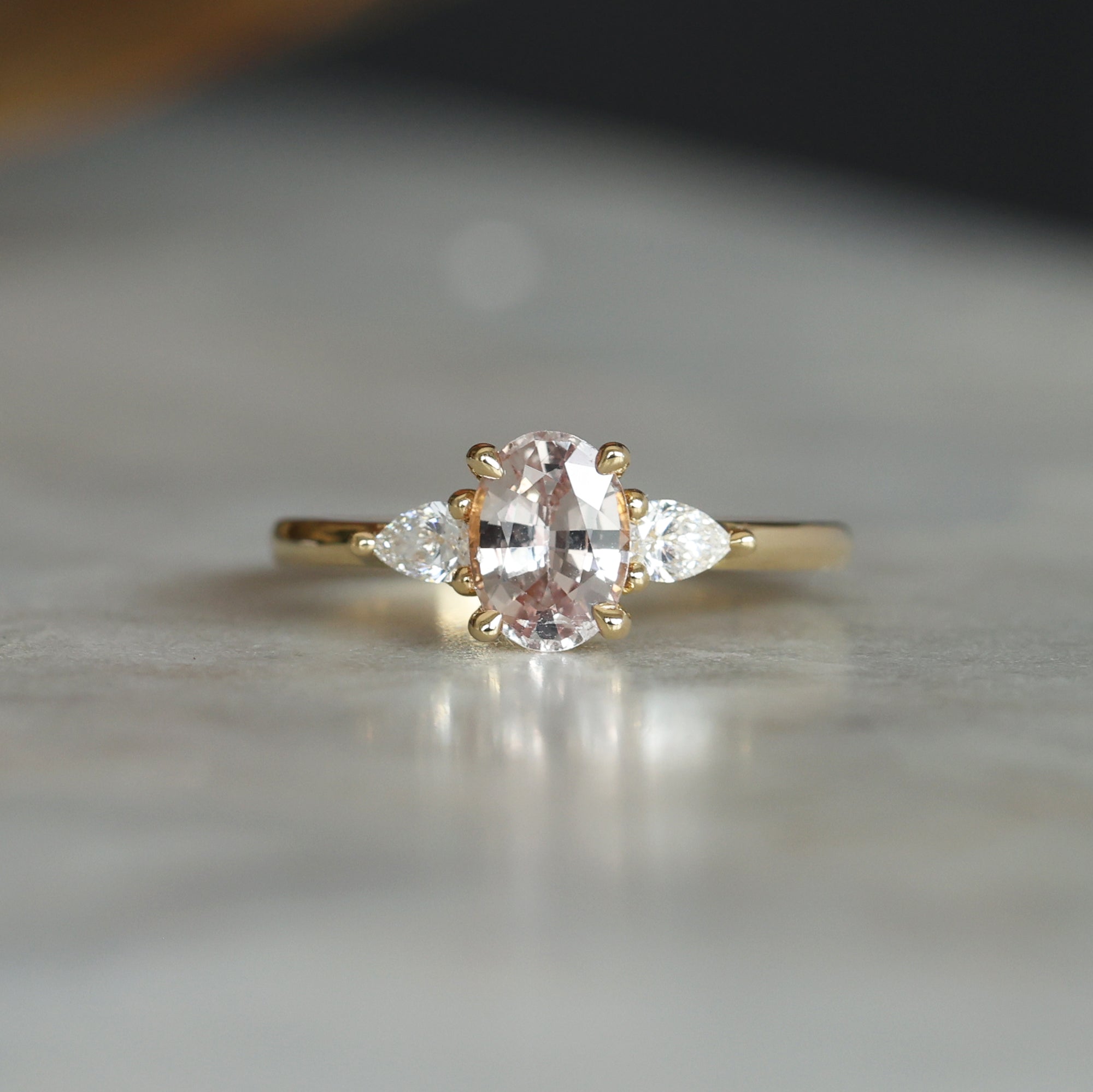 MAY TRILOGY / 1.26CT OVAL MADAGASCAN SAPPHIRE RING