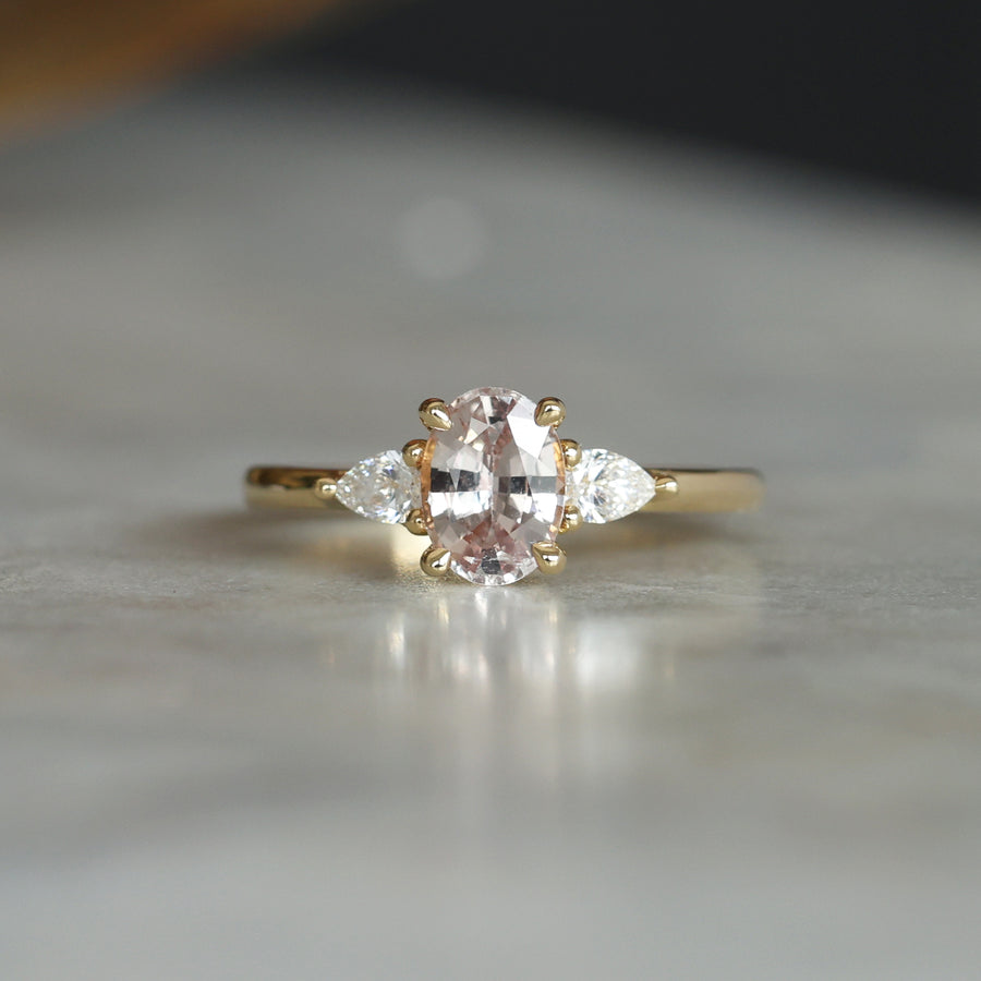 MAY TRILOGY / 1.26CT OVAL MADAGASCAN SAPPHIRE RING