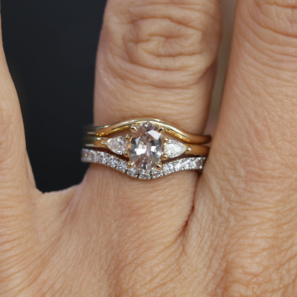 MAY TRILOGY / 1.26CT OVAL MADAGASCAN SAPPHIRE RING