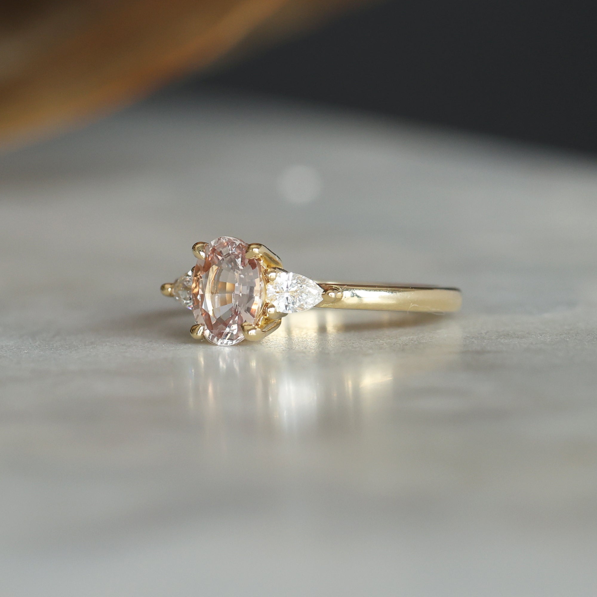 MAY TRILOGY / 1.26CT OVAL MADAGASCAN SAPPHIRE RING