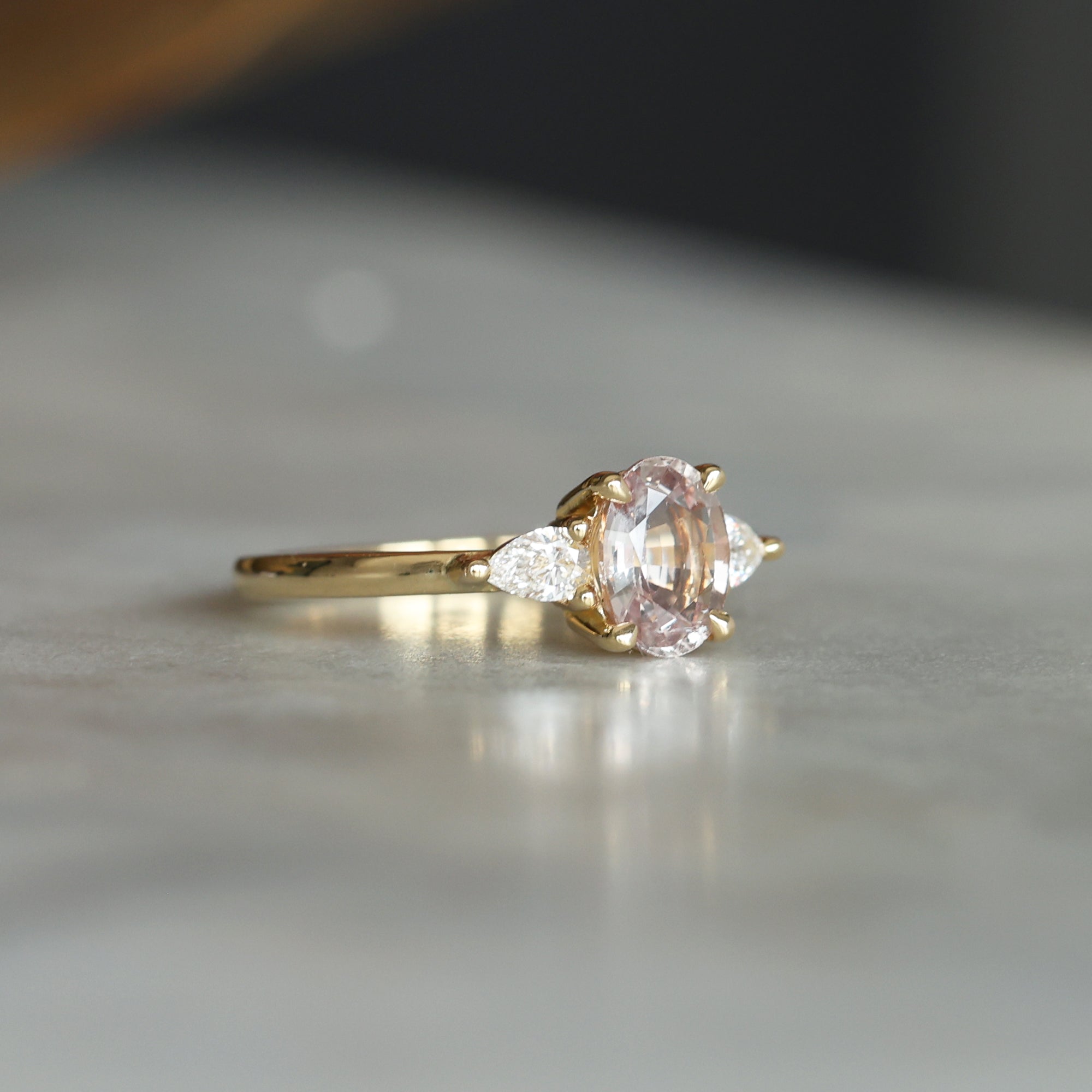 MAY TRILOGY / 1.26CT OVAL MADAGASCAN SAPPHIRE RING