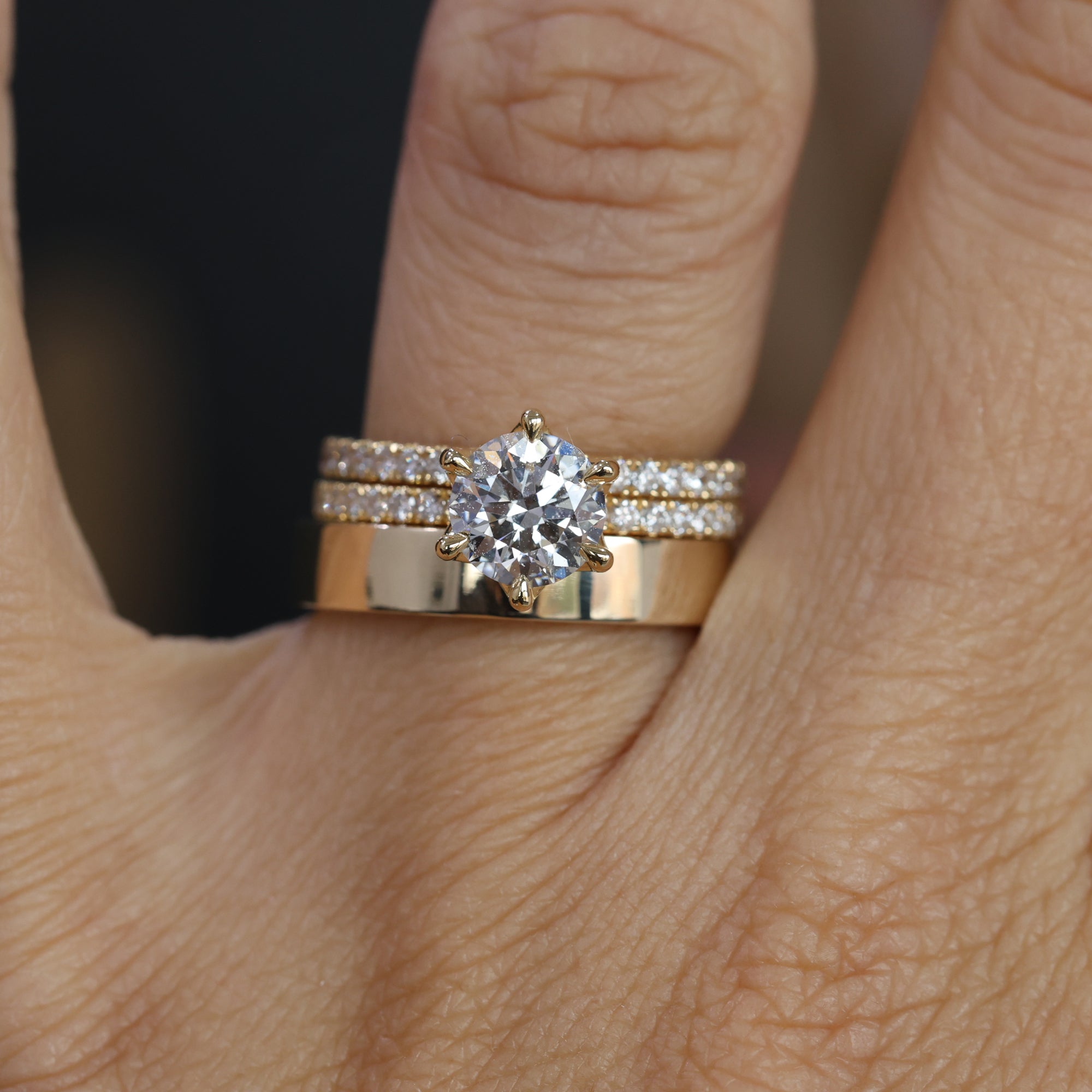 LOTUS / 1.30ct ROUND DIAMOND 6 CLAW PAVE BAND