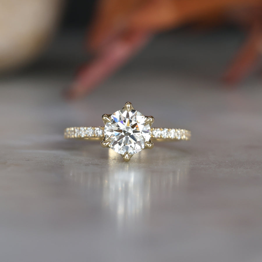 LOTUS / 1.30ct ROUND DIAMOND 6 CLAW PAVE BAND