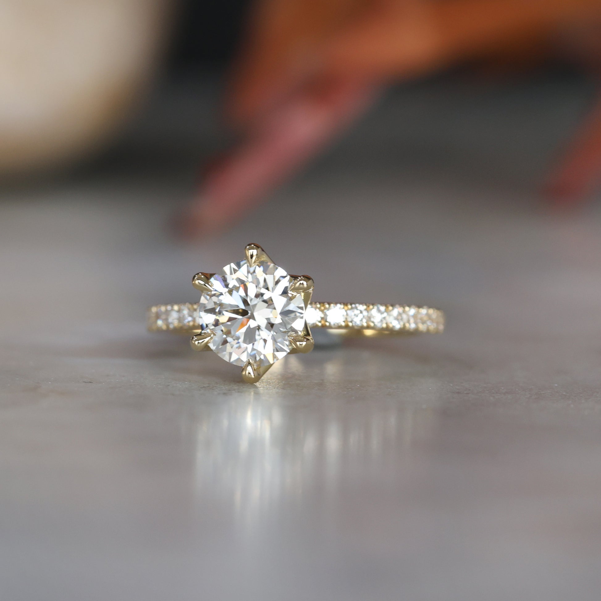 LOTUS / 1.30ct ROUND DIAMOND 6 CLAW PAVE BAND