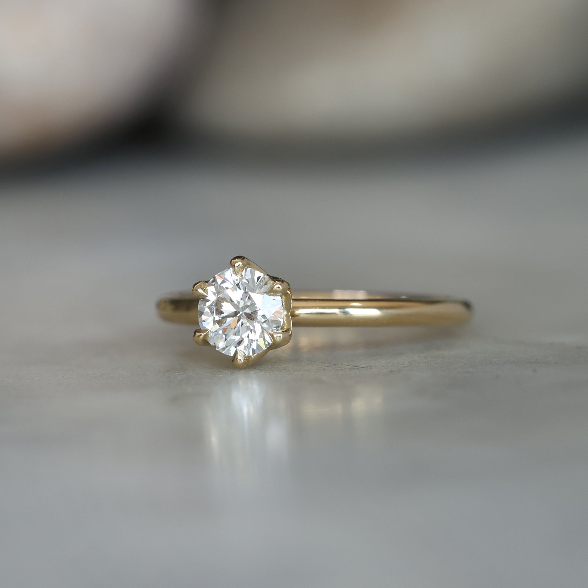 LOTUS / 0.60CT ROUND NATURAL DIAMOND 6 CLAW SOLITAIRE