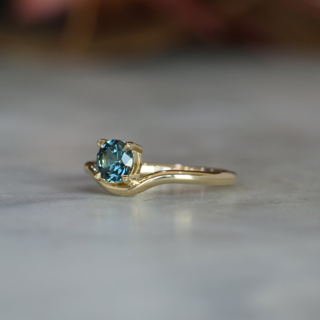 CURVE / 0.78ct ROUND PARTI SAPPHIRE 4 CLAW SOLITIARE