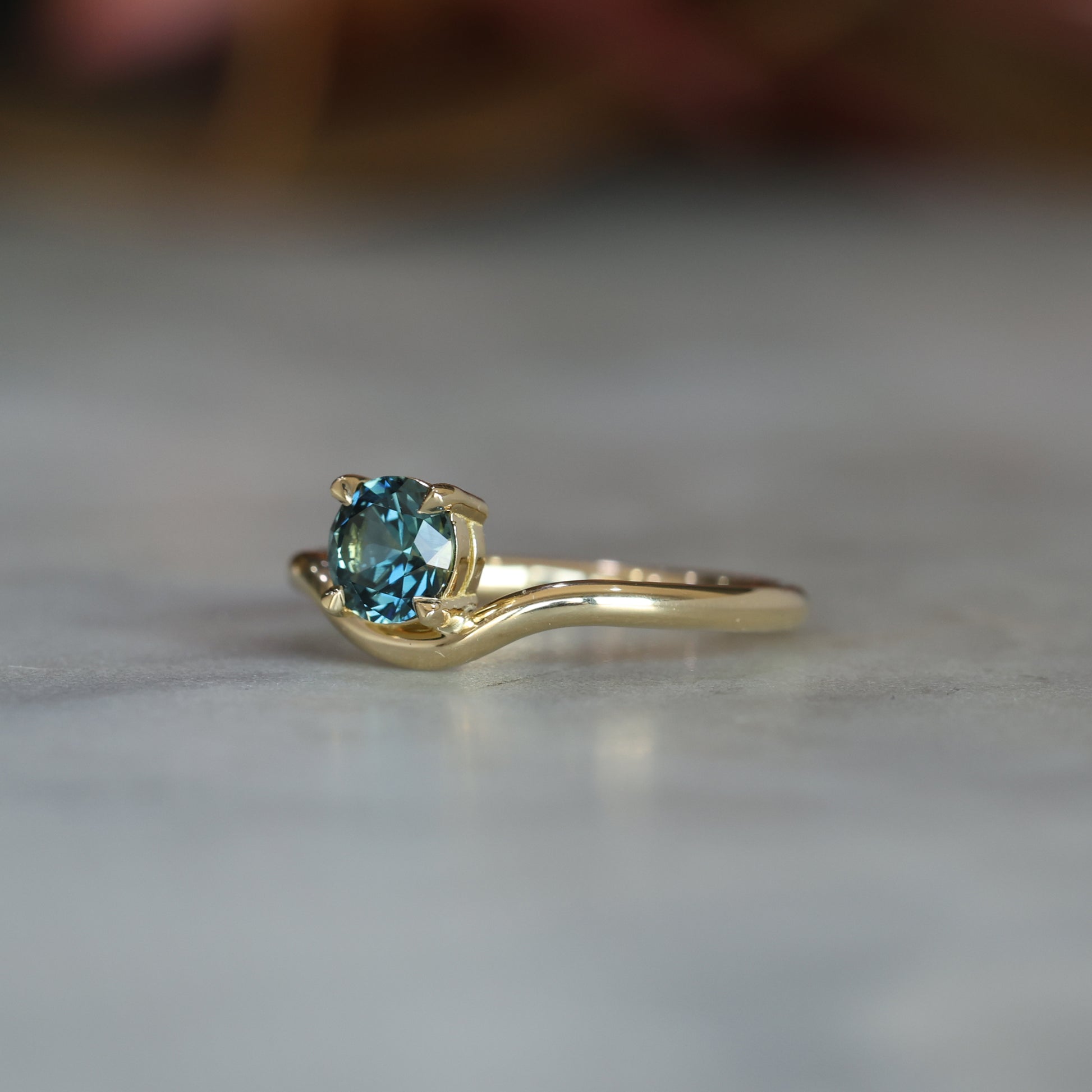 CURVE / 0.78ct ROUND PARTI SAPPHIRE 4 CLAW SOLITIARE