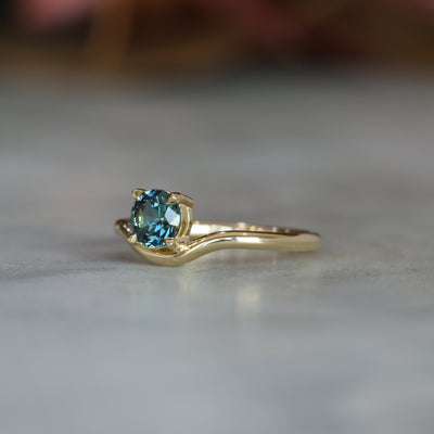 ROUND PARTI SAPPHIRE / CURVE RING