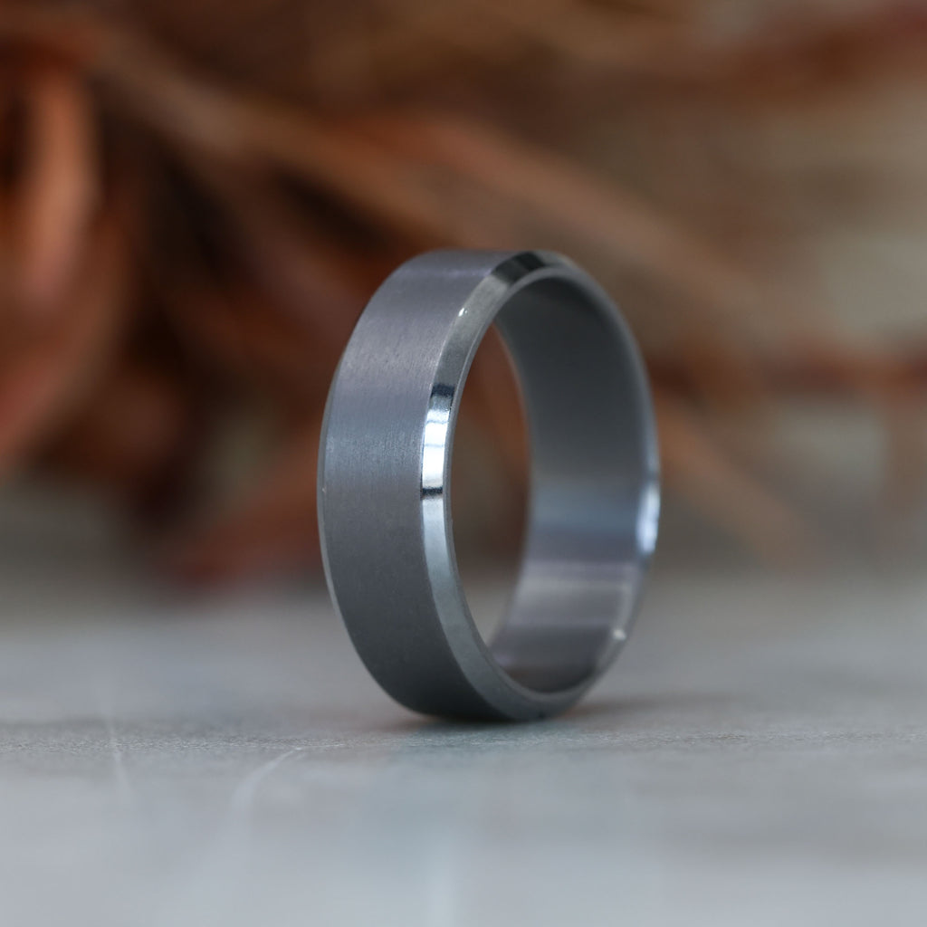 TANTALUM BEVELLED EDGE | WEDDING BAND