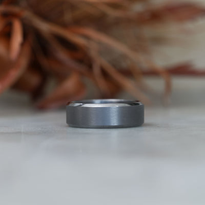 TANTALUM BEVELLED EDGE / WEDDING BAND