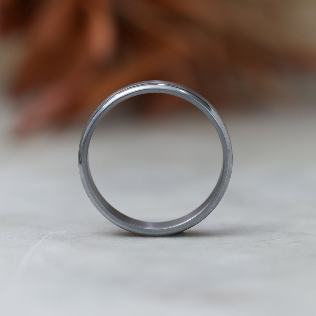Tantalum groove Mens wedding band side