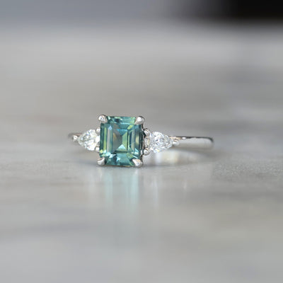 SEAFOAM SAPPHIRE / TRILOGY RING