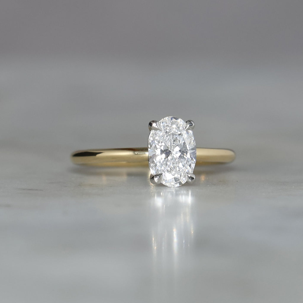 OVAL DIAMOND / MIXED METAL SOLITAIRE