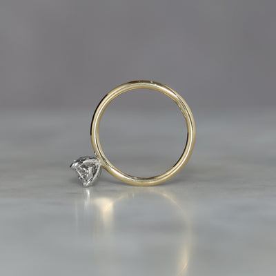 OVAL DIAMOND / MIXED METAL SOLITAIRE
