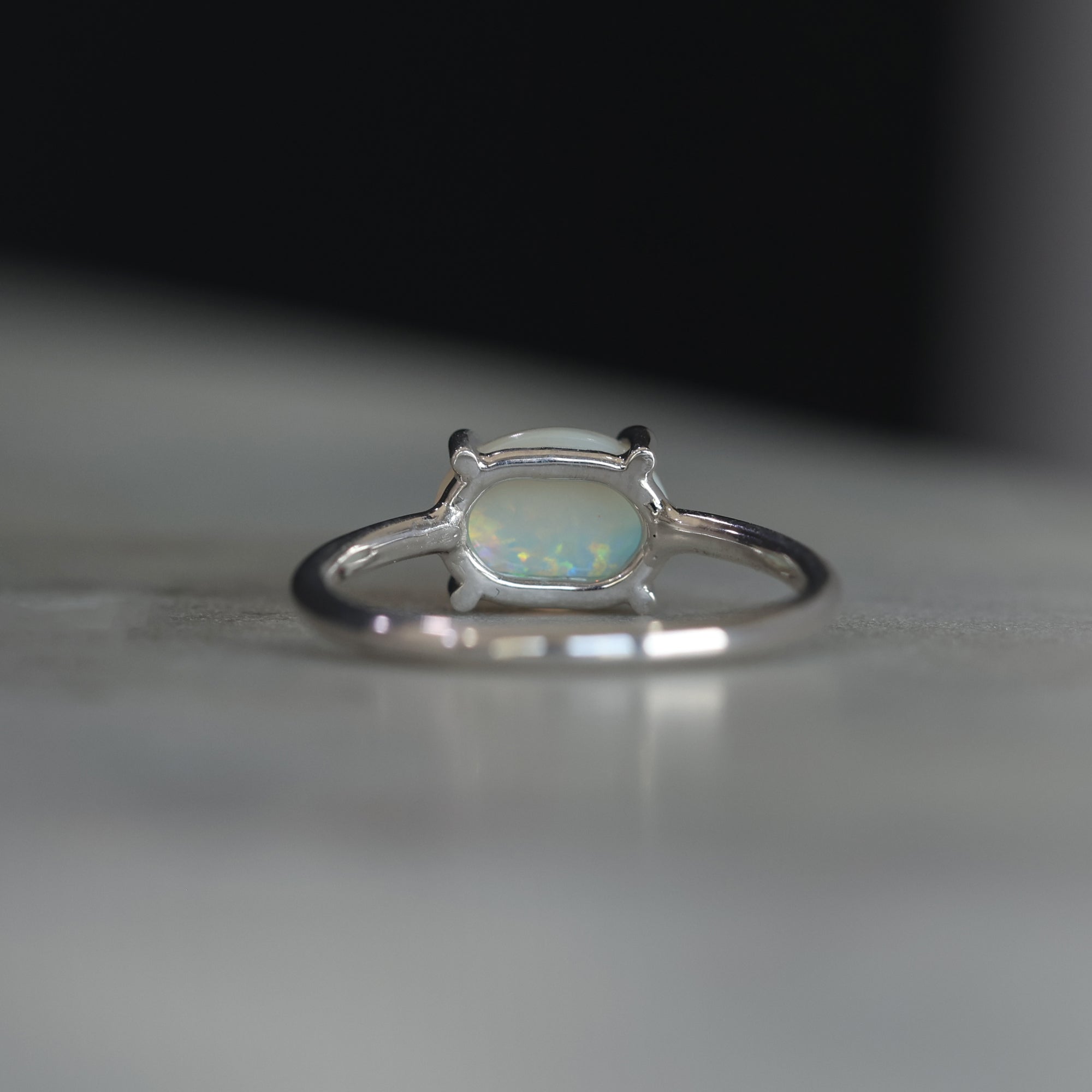 EAST WEST OVAL / OPAL RING
