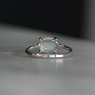 EAST WEST OVAL / OPAL RING