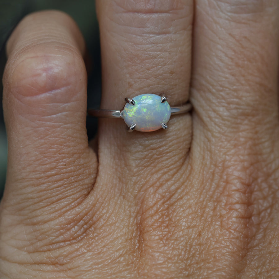 EAST WEST OVAL / OPAL RING
