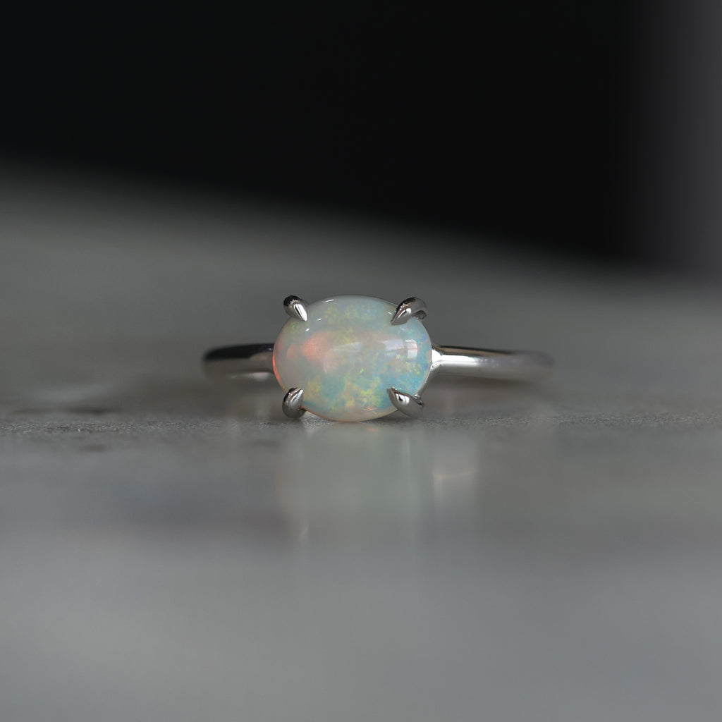 EAST WEST OVAL / OPAL RING