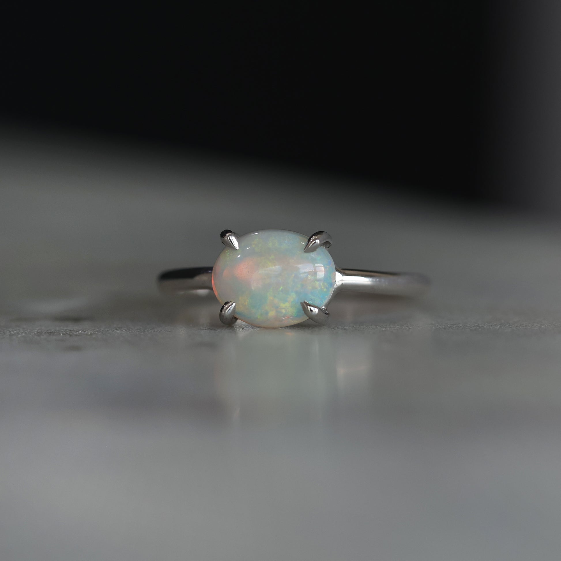 EAST WEST OVAL / OPAL RING
