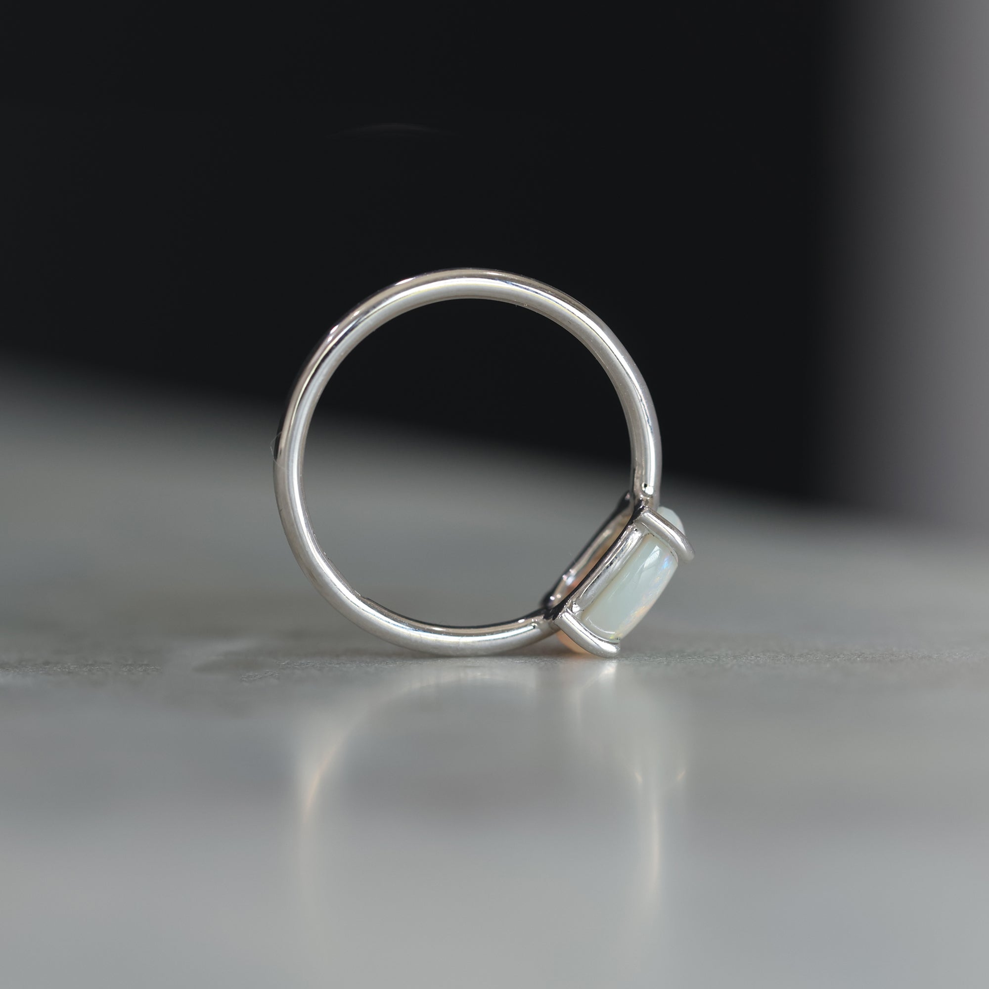 EAST WEST OVAL / OPAL RING