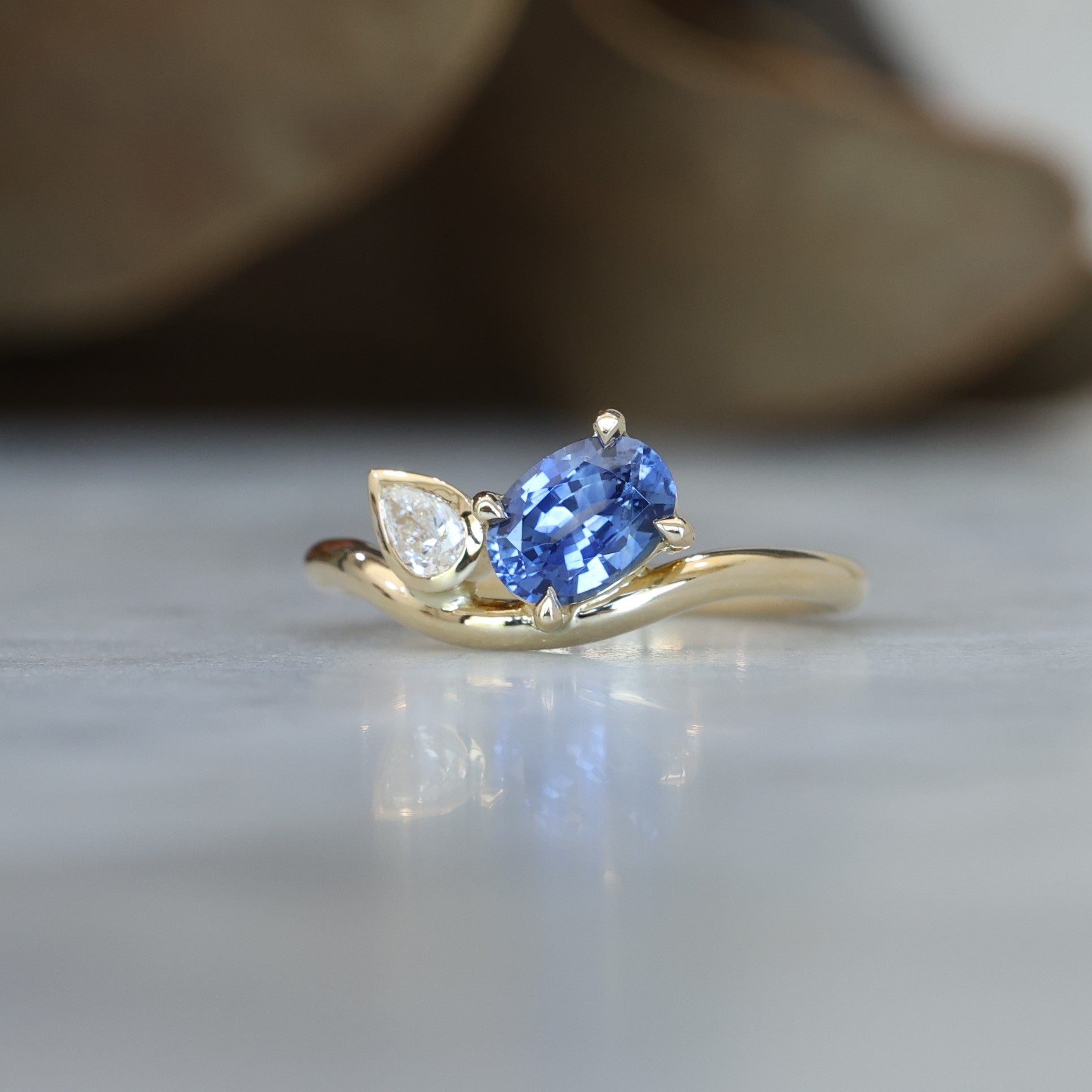 handmade 18ct yellow gold toi et moi ring oval pear cornflower sapphire