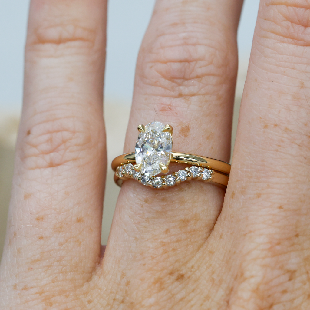 CURVED PETITE MIA / WEDDING BAND