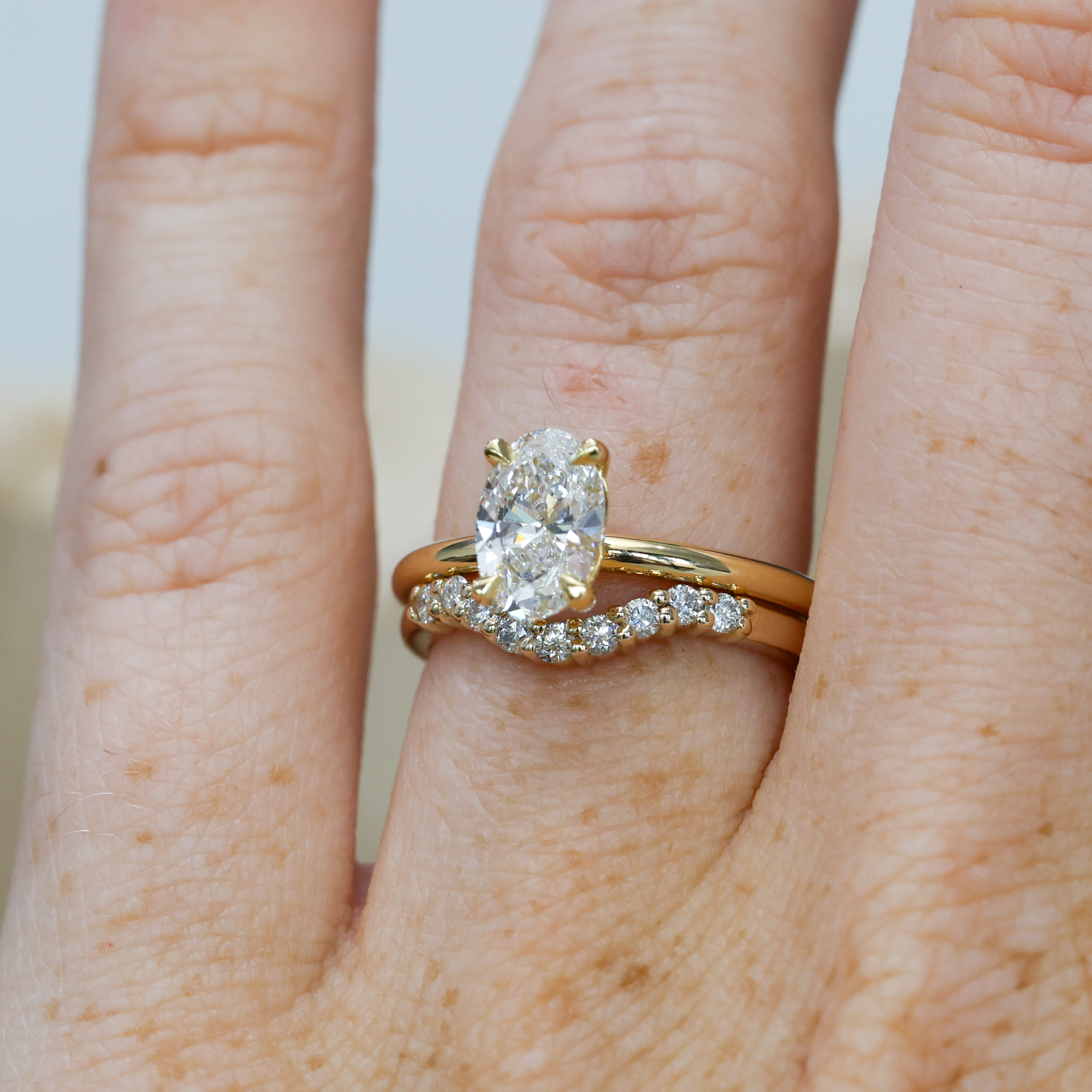 CURVED PETITE MIA / WEDDING BAND