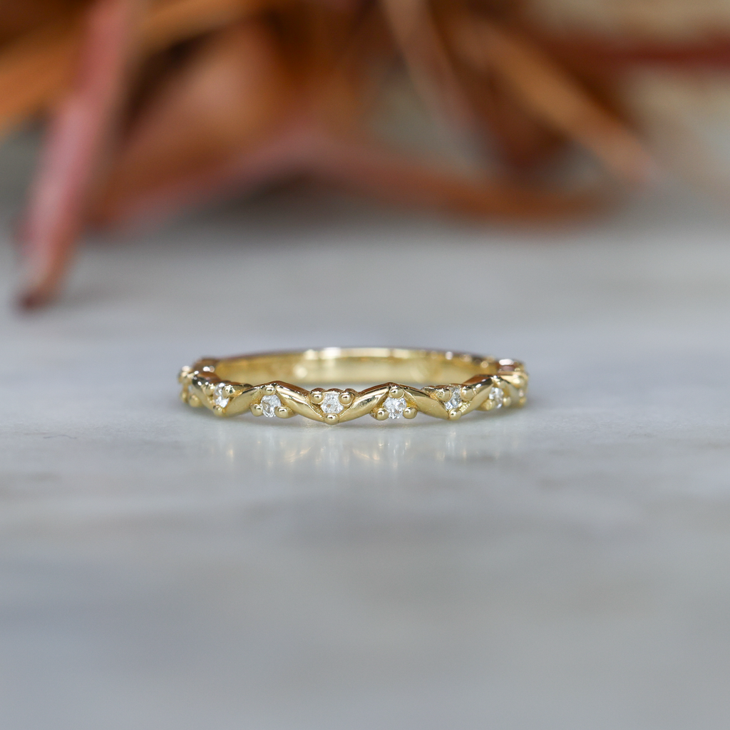 DIAMOND GUM LEAF / WEDDING BAND