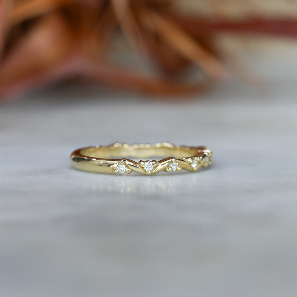 DIAMOND GUM LEAF / WEDDING BAND