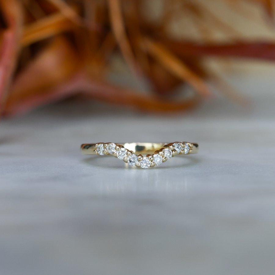 CURVED PETITE MIA / WEDDING BAND