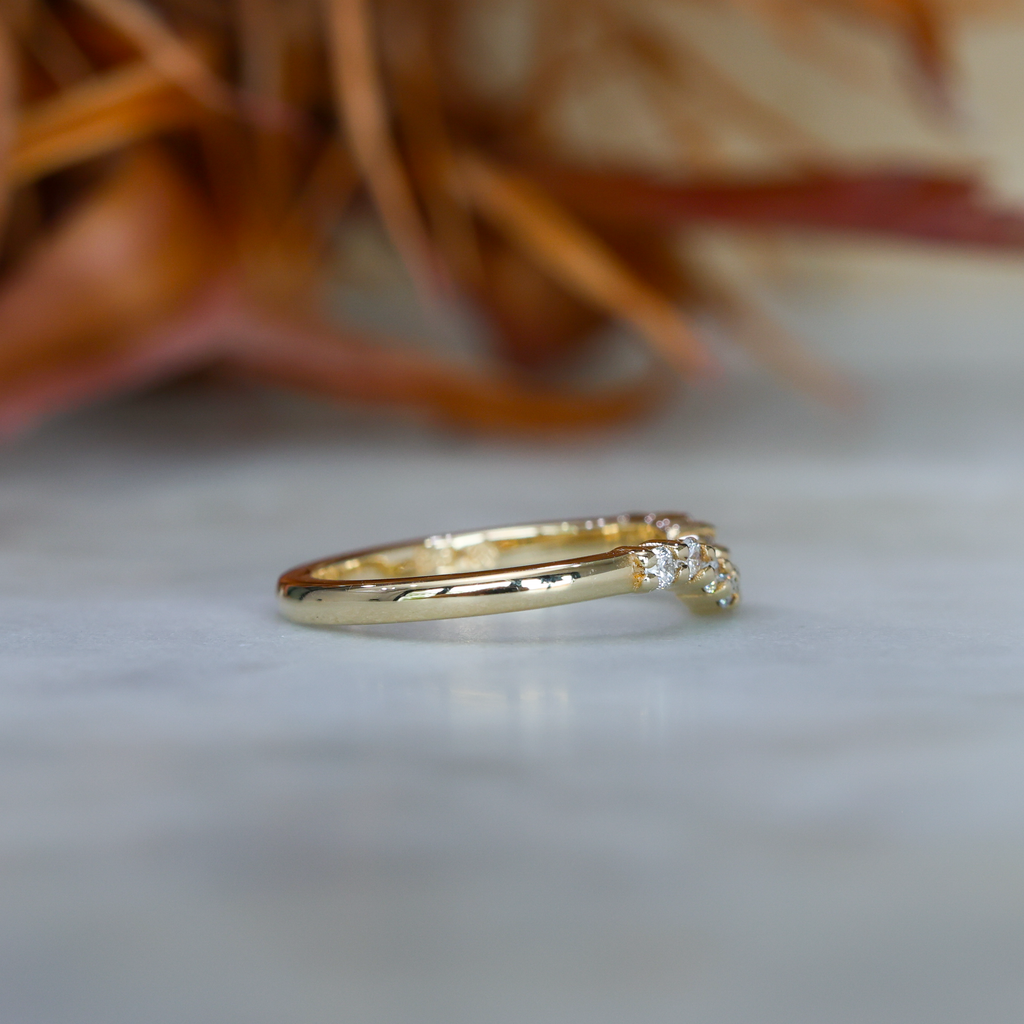 CURVED PETITE MIA / WEDDING BAND