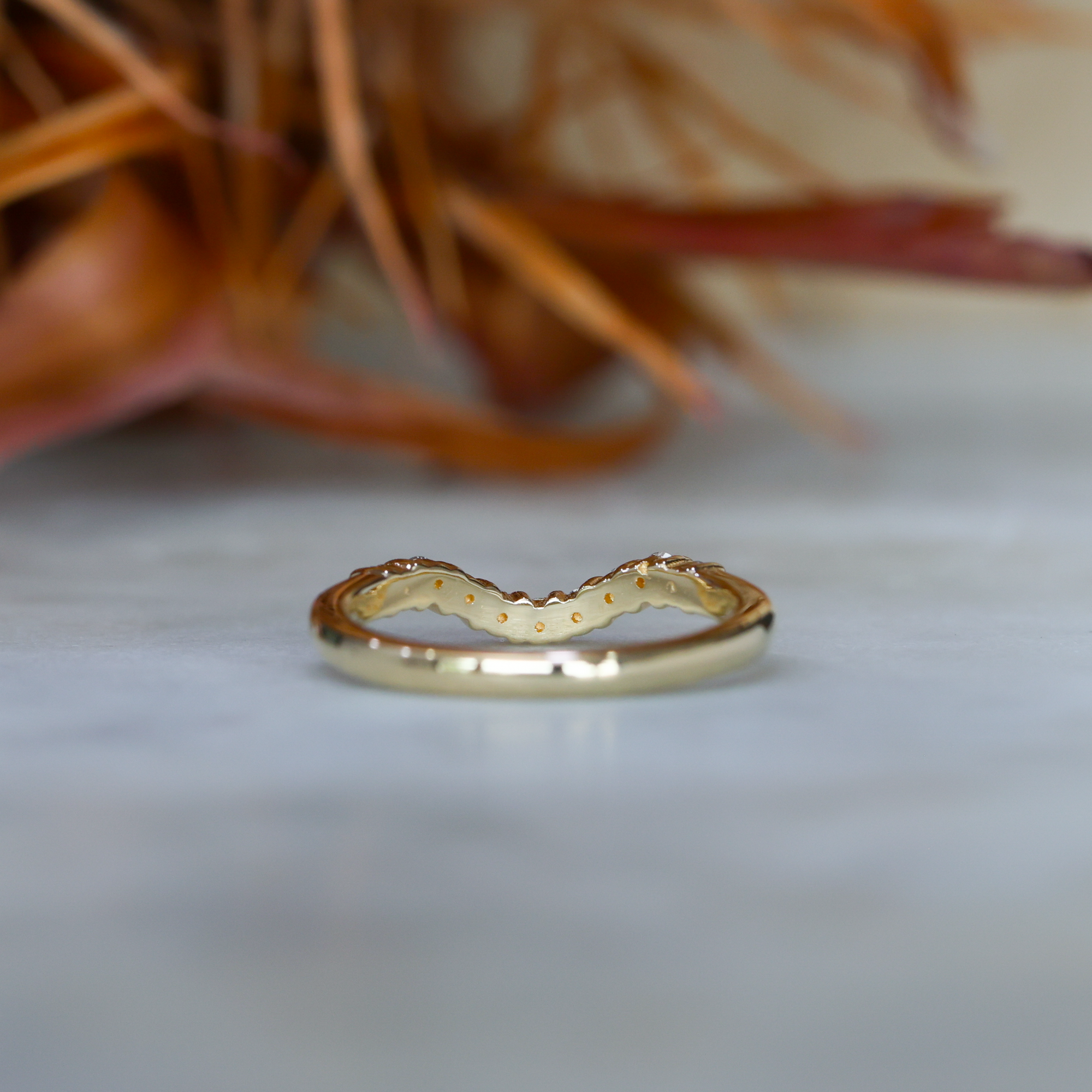 CURVED PETITE MIA / WEDDING BAND