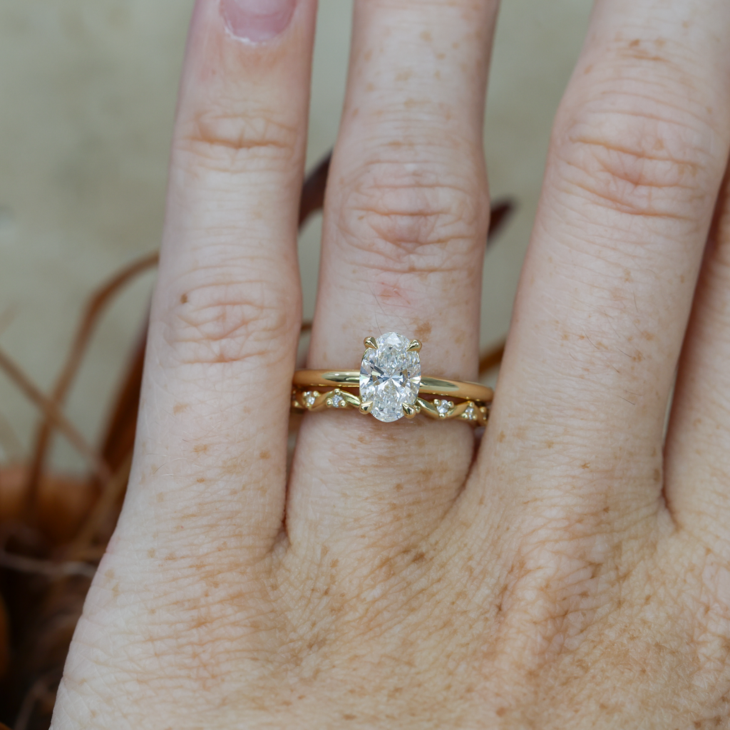 DIAMOND GUM LEAF / WEDDING BAND