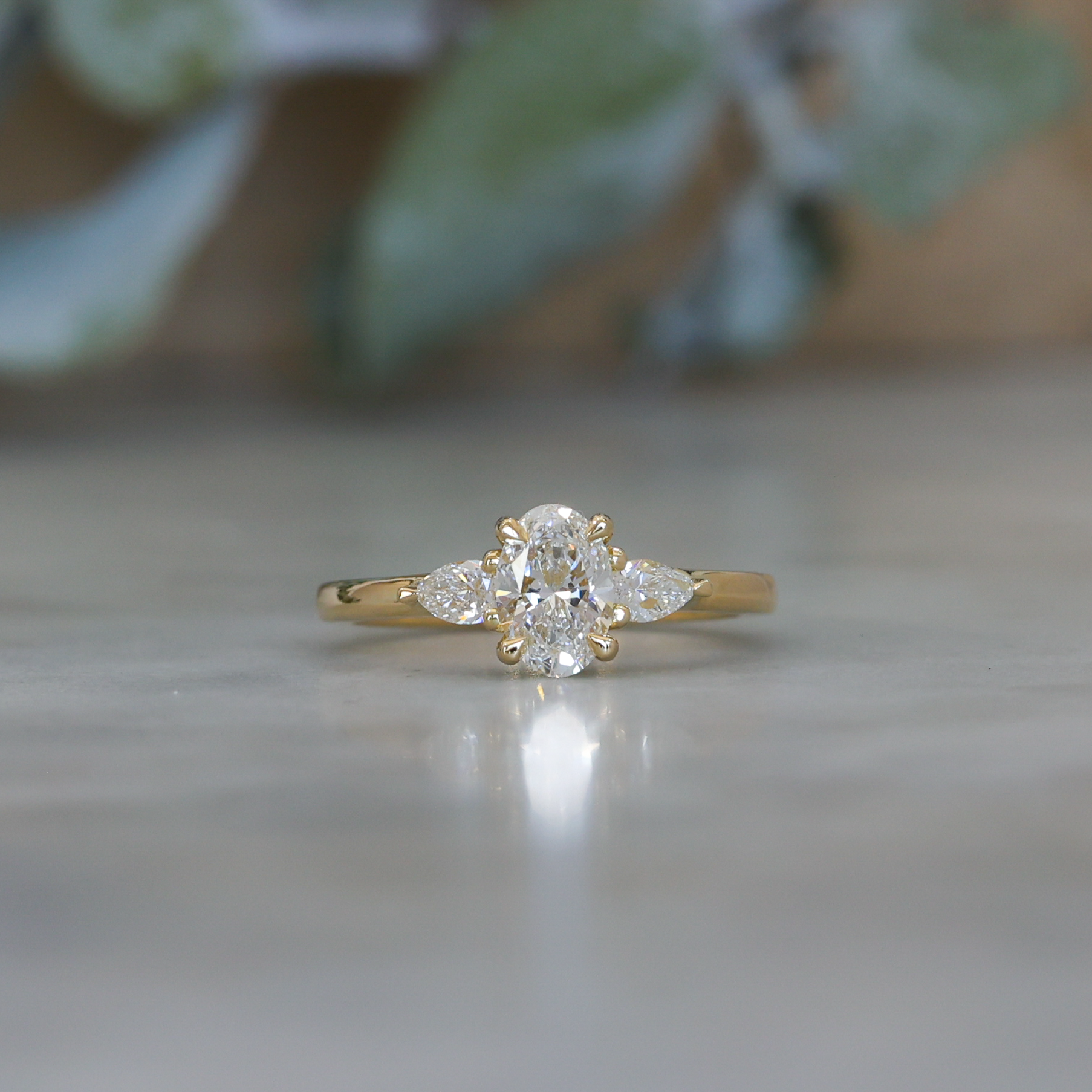 MAY TRILOGY / 0.72ct OVAL LAB DIAMOND RING II