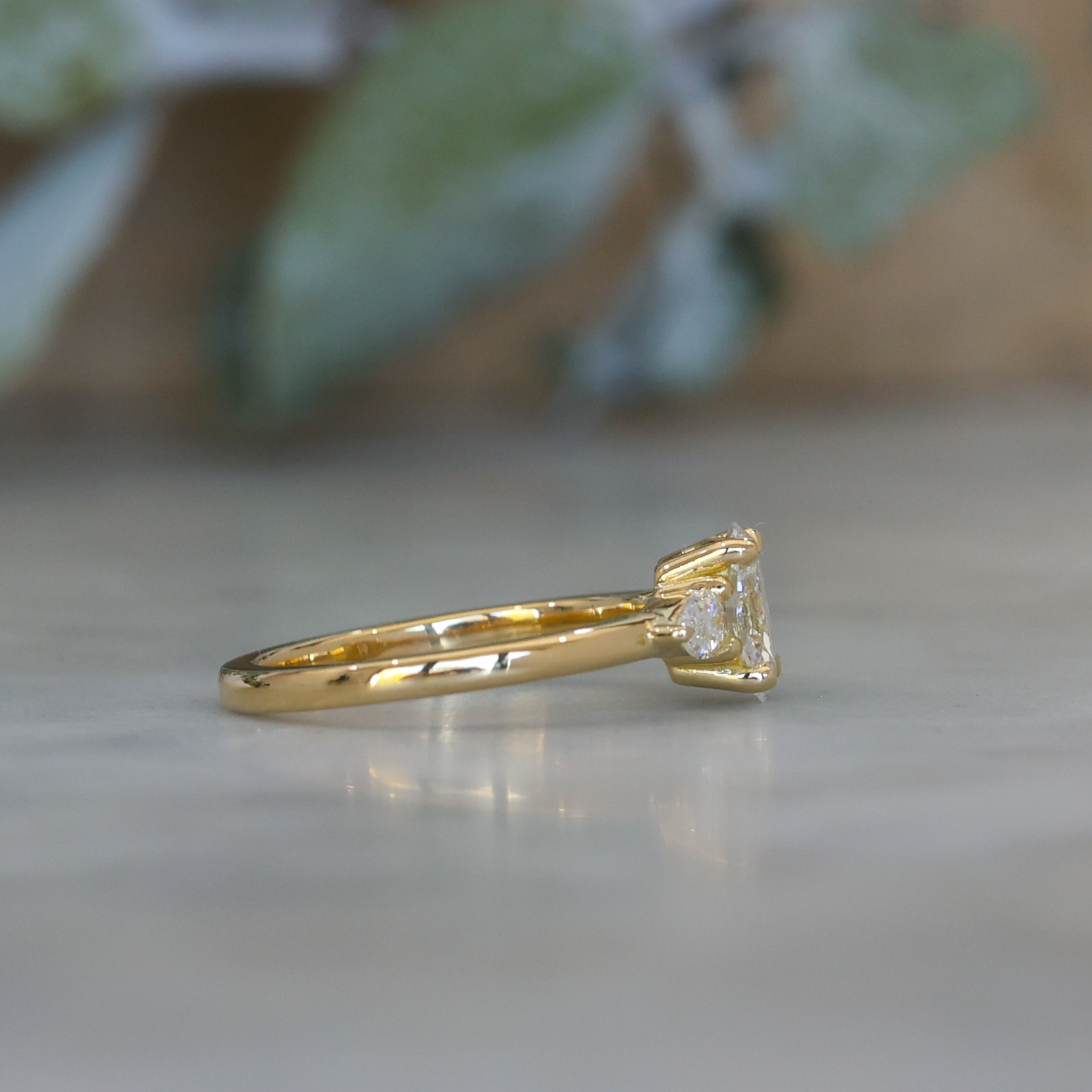 MAY TRILOGY / 0.72ct OVAL LAB DIAMOND RING II