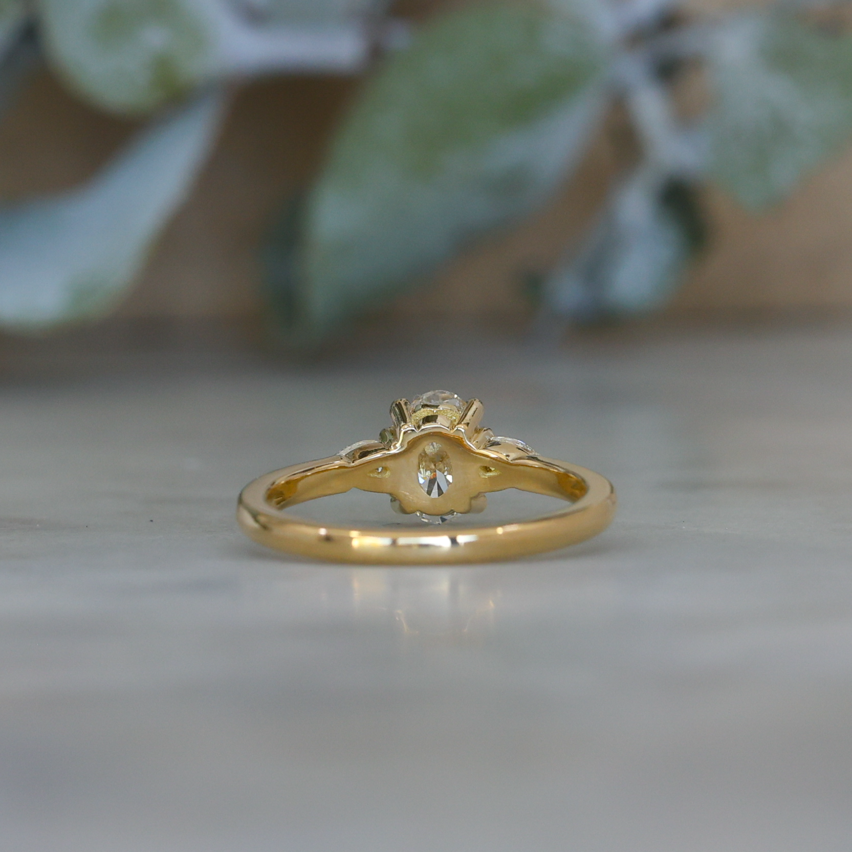 MAY TRILOGY / 0.72ct OVAL LAB DIAMOND RING II